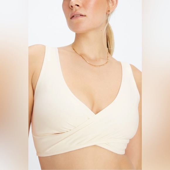 NEW Fabletics MSRP:$50.00 Low Impact Crossover Sports Bra - Egret - Sz. Small - Picture 1 of 5